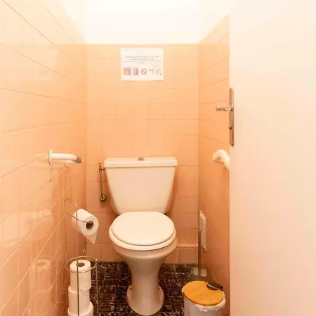 Апартаменти Center Of Spacious Two-bedroom With Terrace And Ac Антіб