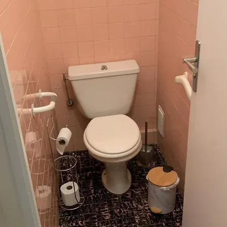 Apartment Center Of Spacious 2 Bedroom Flat With Terrace And Air Conditioning *