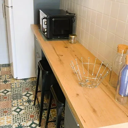 Center Of Spacious 2 Bedroom Flat With Terrace And Air Conditioning
