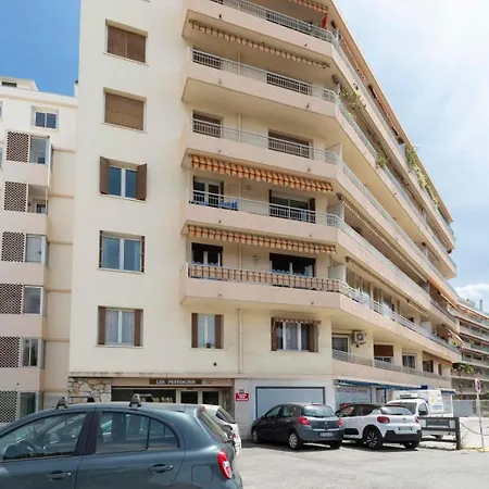 Appartement Center Of Spacious Two-bedroom With Terrace And Ac *