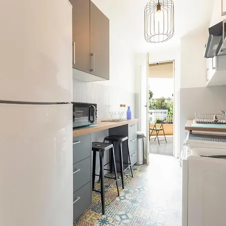 Appartement Center Of Spacious Two-bedroom With Terrace And Ac *
