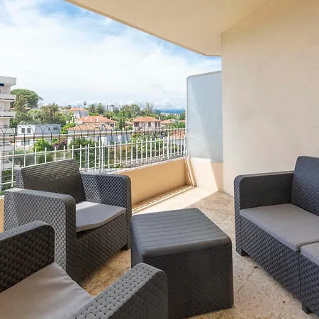 Apartment Center Of Spacious 2 Bedroom Flat With Terrace And Air Conditioning Antibes