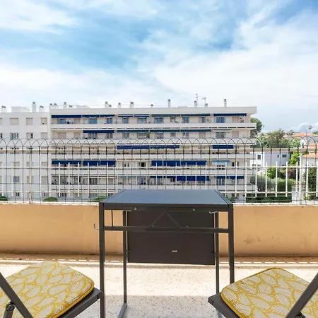 Center Of Spacious Two-bedroom With Terrace And Ac Antibes