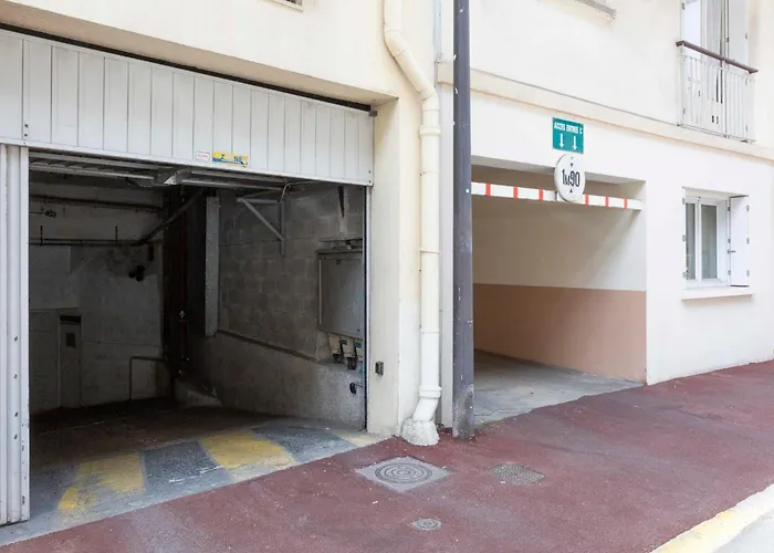 Center Of Spacious Two-bedroom With Terrace And Ac Apartament Antibes