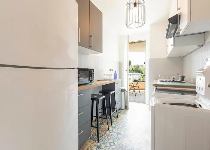 Apartman Center Of Spacious Two-bedroom With Terrace And Ac *