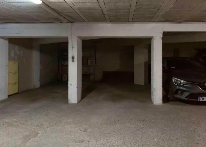 Center Of Spacious Two-bedroom With Terrace And Ac Antibes